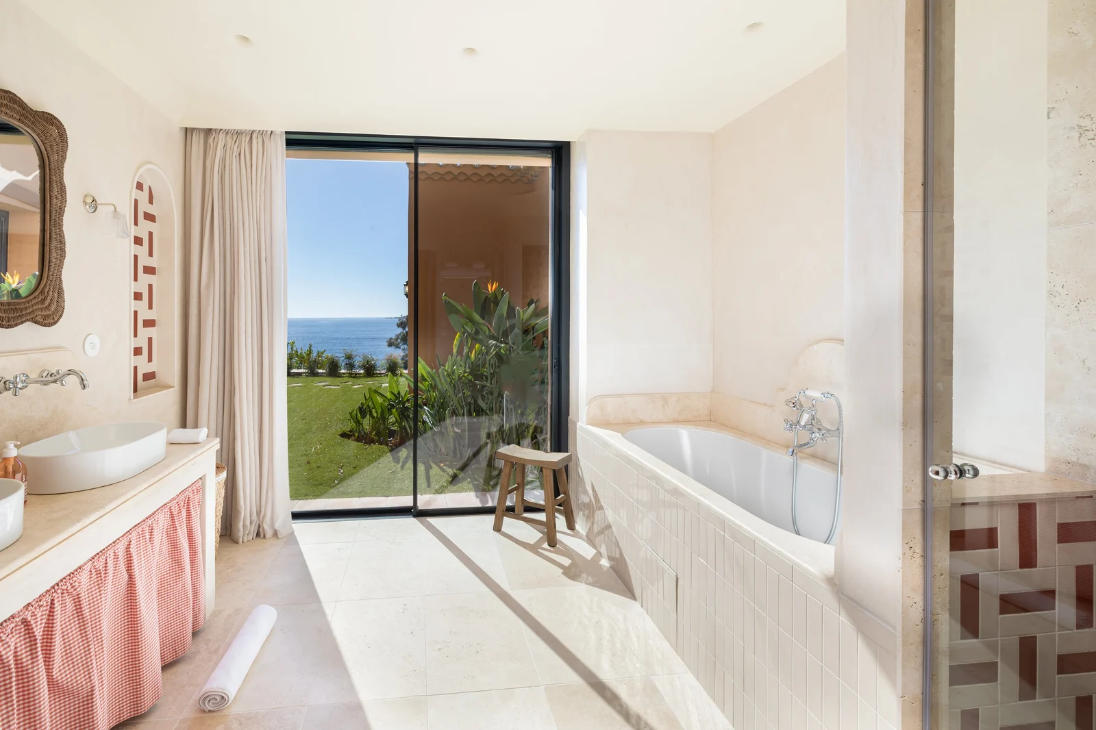 Réalisation Batimo — Terrasse vue mer — La Confidence, Théoule-sur-Mer